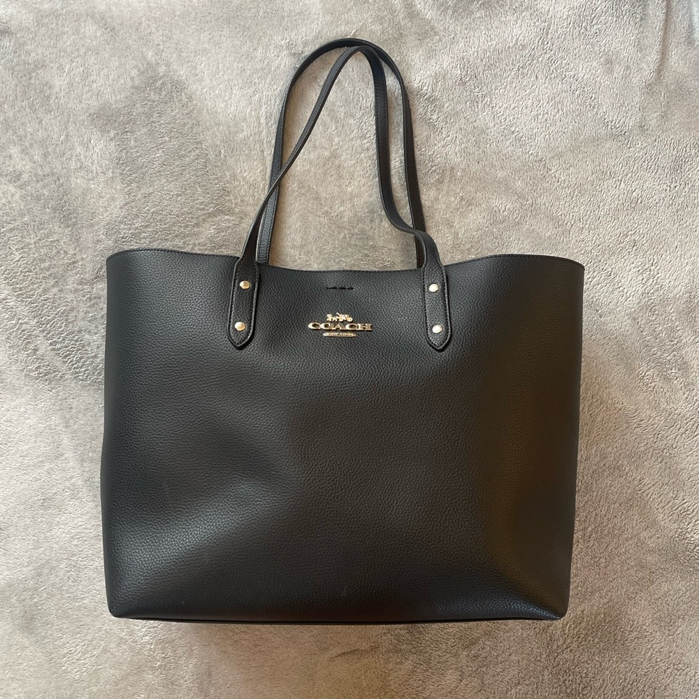 Coach Leather Town Tote Purse Large Quiet Luxury Old Money Classic Work